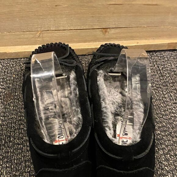 Minnetonka Black leather slip on Moccasin slippers - Picture 2 of 9